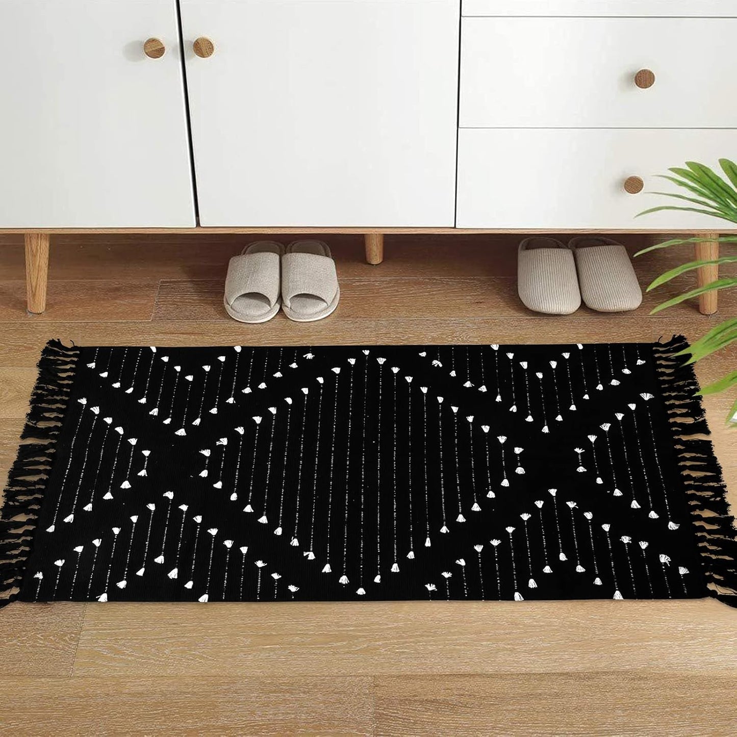 Boho Bathroom Rug 2 X 3Ft, Indoor Accent Rug with Tassel, Machine Washable Cotton Hand-Woven Area Rug Farmhouse Throw Rug Indoor/Outdoor Floor Mat for Kitchen/Living Room/Bedroom/Doorway