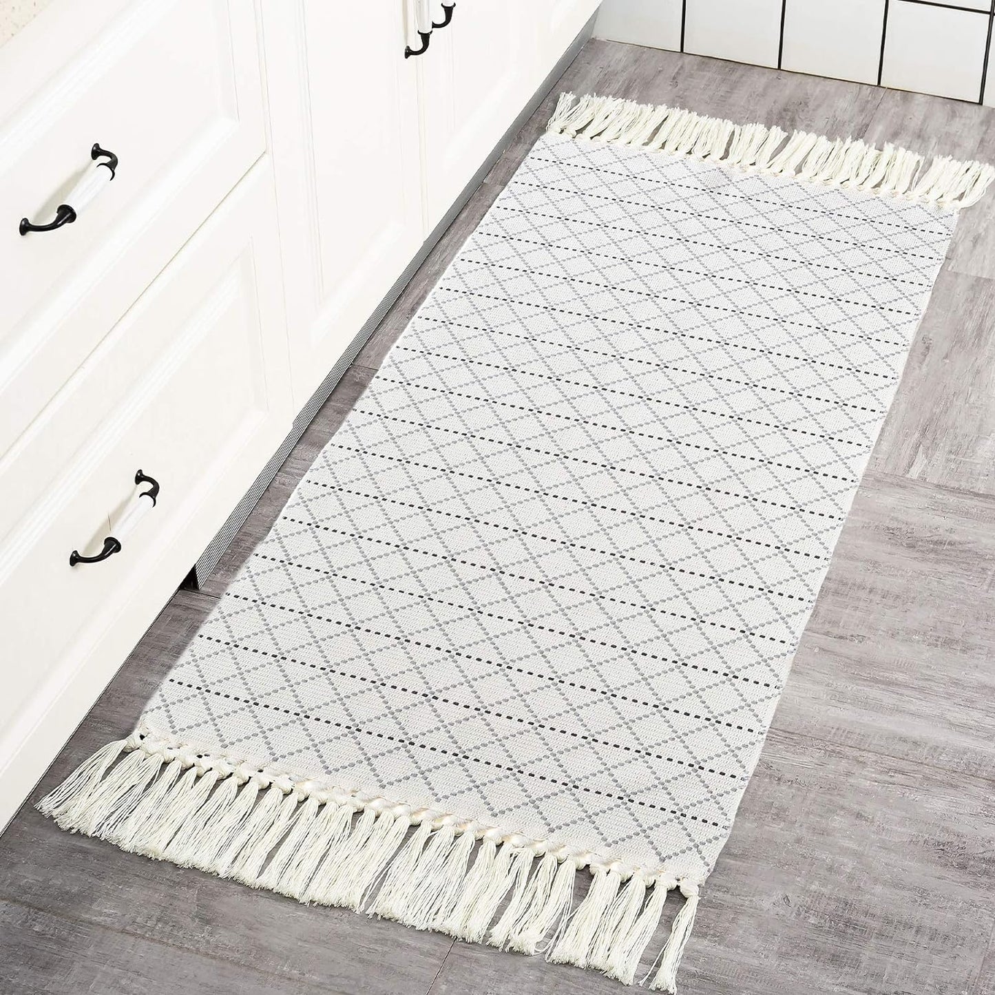 Boho Bathroom Rug, Boho Rug Kitchen Runner Washable Bath Rug, Woven Small Cotton Bohemian Tribal Farmhouse Tassel Moroccan Boho Bath Mat for Bedroom Hallway 2'X4.3'