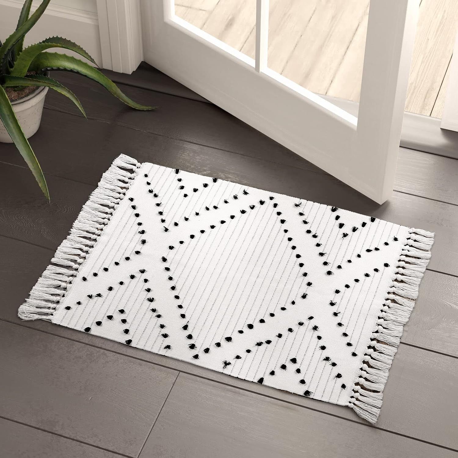 Boho Bathroom Rug 2'X 3' , Cotton Woven Washable Small Area Rugs with Tassels,Black and White Kitchen Rug Moroccan Tribal Throw Carpet Bath Mat Front Door for Living Room Kitchen Bedroom